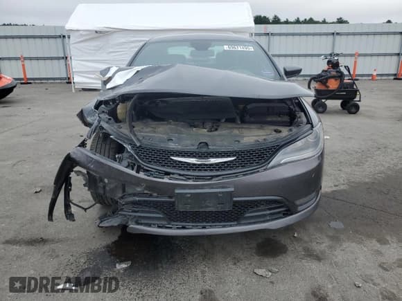 ✅ 2015 Chrysler 200 S • VIN: 1C3CCCDG0FN627892 • Lot: 69671495. Wystawiony na Copart z przebiegiem 123 379 mil. Bezpłatny archiwum sprzedaży aukcyjnych z USA i szczegółowy raport historii pojazdu na DreamBid. Zdjęcie 5.