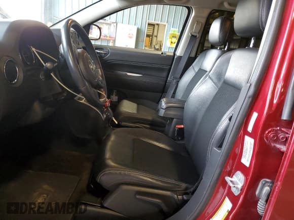 ✅ 2014 Jeep Compass Latitude • VIN: 1C4NJCEB4ED912421 • Lot: 86808515. Wystawiony na Copart z przebiegiem 118 386 mil. Bezpłatny archiwum sprzedaży aukcyjnych z USA i szczegółowy raport historii pojazdu na DreamBid. Zdjęcie 7.