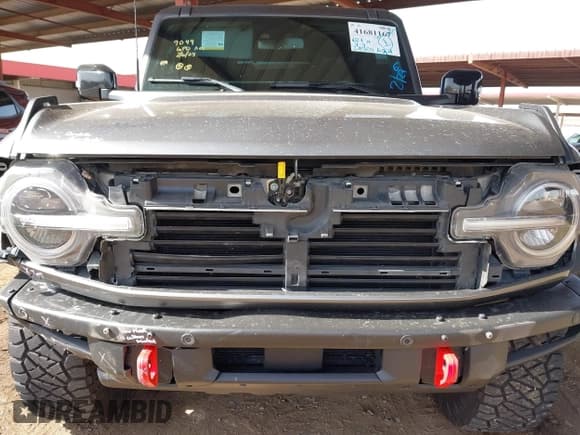 ✅ 2021 Ford Bronco • VIN: 1FMDE5CP3MLB06340 • Lot: 41681167. Wystawiony na IAAI z przebiegiem 28 520 mil. Bezpłatny archiwum sprzedaży aukcyjnych z USA i szczegółowy raport historii pojazdu na DreamBid. Zdjęcie 6.