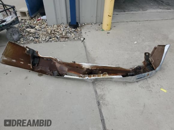 ✅ 2005 Chevrolet Silverado 2500HD LS • VIN: 1GCHK23U25F895728 • Lot: 63293605. Wystawiony na Copart z przebiegiem 215 179 mil. Bezpłatny archiwum sprzedaży aukcyjnych z USA i szczegółowy raport historii pojazdu na DreamBid. Zdjęcie 12.