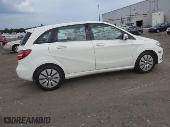 ✅ 2017 Mercedes-Benz B B 250e • VIN: WDDVP9AB0HJ015986 • Лот: 67220615. Опубликован ранее на Copart с пробегом 42 798 миль. Бесплатный доступ к архиву аукционных продаж из США и подробный отчёт об истории автомобиля на DreamBid. Изображение 3.