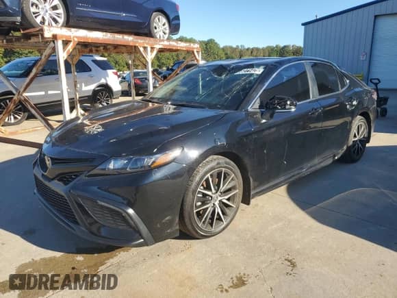 2023 Toyota Camry SE с VIN 4T1G11AK9PU825924, выставлен на аукционе Copart как лот 86271425 с пробегом 13 933 миль миль и Чистый • Clean title. История ставок и продаж доступна на DreamBid. Изображение 1.
