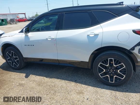 ✅ 2024 Chevrolet Blazer RS • VIN: 3GNKBERS5RS180321 • Lot: 42259552. Listed on IAAI with 21,356 mi. Free auction sales archive from the USA and detailed vehicle history report at DreamBid. Image 15.