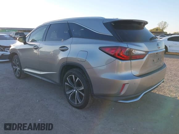 ✅ 2018 Lexus RX 350L Premium • VIN: JTJGZKCA6J2007493 • Лот: 43615191. Опубликован ранее на IAAI с пробегом 143 112 миль. Бесплатный доступ к архиву аукционных продаж из США и подробный отчёт об истории автомобиля на DreamBid. Изображение 3.