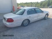 ✅ 1998 Lincoln Continental • VIN: 1LNLM97V1WY602564 • Лот: 42333637. Опубликован ранее на IAAI с пробегом 142 234 миль. Бесплатный доступ к архиву аукционных продаж из США и подробный отчёт об истории автомобиля на DreamBid. Изображение 4.