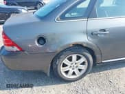 ✅ 2006 Mercury Montego • VIN: 1MEHM40156G613446 • Lot: 42986992. Wystawiony na IAAI z przebiegiem 242 888 mil. Bezpłatny archiwum sprzedaży aukcyjnych z USA i szczegółowy raport historii pojazdu na DreamBid. Zdjęcie 15.