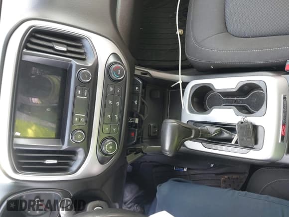 ✅ 2019 Chevrolet Colorado 2WD LT • VIN: 1GCGSCENXK1172564 • Lot: 41571842. Listed on IAAI with 82,816 mi. Free auction sales archive from the USA and detailed vehicle history report at DreamBid. Image 11.