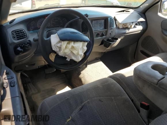 ✅ 2000 Ford F-150 XL • VIN: 1FTRX18L9YKA39810 • Lot: 85877565. Listed on Copart with 191,424 mi. Free auction sales archive from the USA and detailed vehicle history report at DreamBid. Image 8.