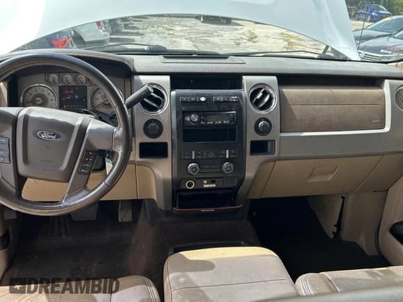 ✅ 2010 Ford F-150 XL • VIN: 1FTFX1EV0AKB85933 • Lot: 66640595. Wystawiony na Copart z przebiegiem 252 694 mil. Bezpłatny archiwum sprzedaży aukcyjnych z USA i szczegółowy raport historii pojazdu na DreamBid. Zdjęcie 9.