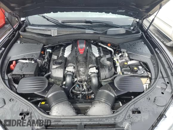 ✅ 2022 Maserati Levante Modena S • VIN: ZN661ZUM4NX393104 • Лот: 74015534. Опубликован ранее на Copart с пробегом Не указан. Бесплатный доступ к архиву аукционных продаж из США и подробный отчёт об истории автомобиля на DreamBid. Изображение 11.