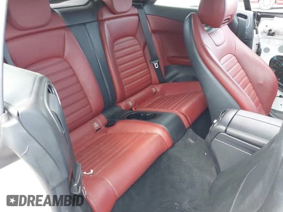 ✅ 2018 Mercedes-Benz C 300 • VIN: WDDWK4JB4JF698192 • Lot: 41687143. Wystawiony na IAAI z przebiegiem 78 702 mil. Bezpłatny archiwum sprzedaży aukcyjnych z USA i szczegółowy raport historii pojazdu na DreamBid. Zdjęcie 8.