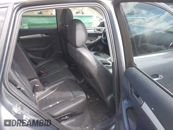 ✅ 2015 Audi Q5 Premium • VIN: WA1CFAFP8FA074592 • Lot: 43136529. Wystawiony na IAAI z przebiegiem 91 633 mil. Bezpłatny archiwum sprzedaży aukcyjnych z USA i szczegółowy raport historii pojazdu na DreamBid. Zdjęcie 8.