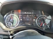 ✅ 2020 Ram 1500 Laramie • VIN: 1C6SRFDT0LN280023 • Lot: 71113715. Wystawiony na Copart z przebiegiem 93 736 mil. Bezpłatny archiwum sprzedaży aukcyjnych z USA i szczegółowy raport historii pojazdu na DreamBid. Zdjęcie 9.