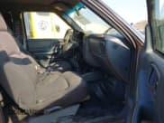 ✅ 2003 Chevrolet S-10 LS • VIN: 1GCCS19H938278424 • Lot: 41447907. Listed on IAAI with 237,350 mi. Free auction sales archive from the USA and detailed vehicle history report at DreamBid. Image 5.