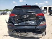 ✅ 2023 Hyundai Kona SE • VIN: KM8K23AG4PU174586 • Лот: 49866654. Опубликован ранее на Copart с пробегом 6 813 миль. Бесплатный доступ к архиву аукционных продаж из США и подробный отчёт об истории автомобиля на DreamBid. Изображение 6.