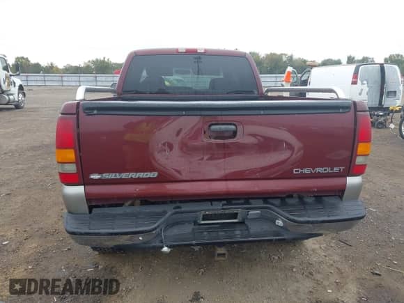 1999 Chevrolet Silverado 1500 LS z VIN 1GCEK19T8XE231163, wystawiony jako IAAI lot #43513149 z przebiegiem 204 007 mil mil oraz . Historia ofert i sprzedaży dostępna na DreamBid. Obrazek 16.