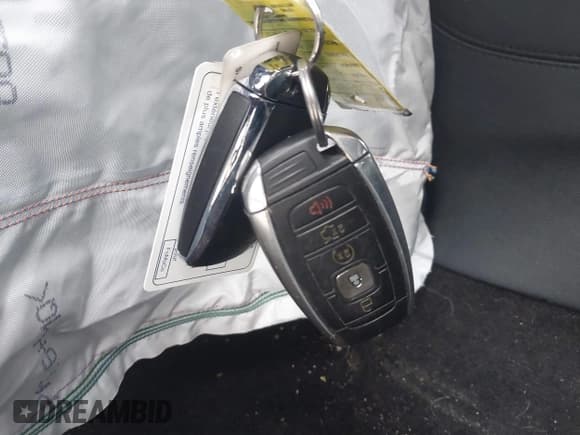 ✅ 2018 Lincoln MKC Reserve • VIN: 5LMTJ3DH3JUL03658 • Lot: 42362556. Wystawiony na IAAI z przebiegiem 183 172 mil. Bezpłatny archiwum sprzedaży aukcyjnych z USA i szczegółowy raport historii pojazdu na DreamBid. Zdjęcie 11.