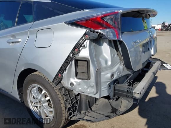 ✅ 2018 Toyota Prius Two • VIN: JTDKBRFU7J3079829 • Lot: 42260117. Wystawiony na IAAI z przebiegiem 181 501 mil. Bezpłatny archiwum sprzedaży aukcyjnych z USA i szczegółowy raport historii pojazdu na DreamBid. Zdjęcie 21.