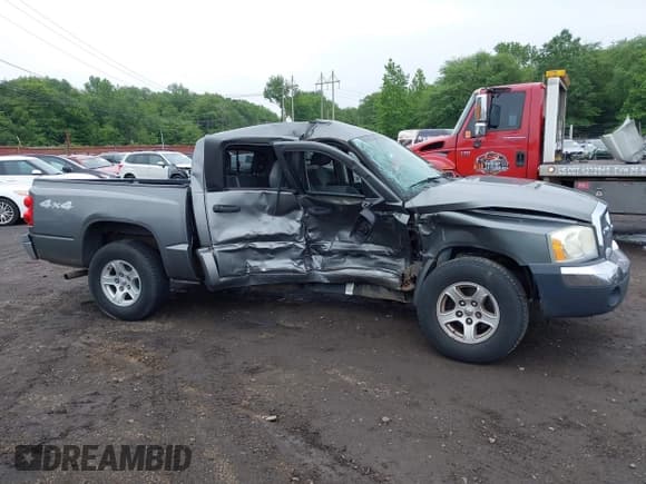 ✅ 2005 Dodge Dakota SLT • VIN: 1D7HW48N55S338679 • Lot: 42525904. Listed on IAAI with 107,988 mi. Free auction sales archive from the USA and detailed vehicle history report at DreamBid. Image 13.
