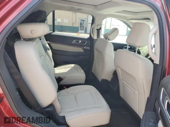 ✅ 2019 Ford Explorer Platinum • VIN: 1FM5K8HT1KGA40736 • Lot: 54357915. Wystawiony na Copart z przebiegiem 67 164 mil. Bezpłatny archiwum sprzedaży aukcyjnych z USA i szczegółowy raport historii pojazdu na DreamBid. Zdjęcie 10.