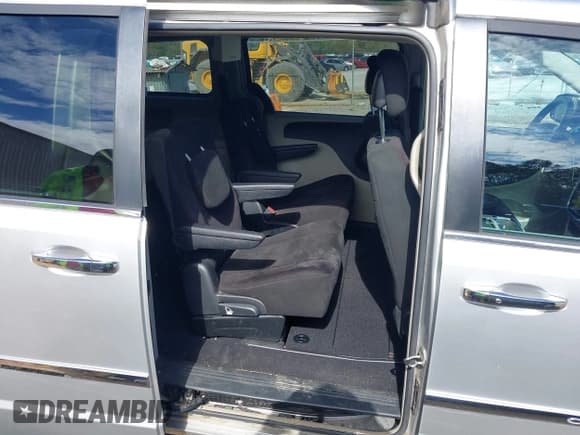 ✅ 2011 Chrysler Town & Country Touring • VIN: 2A4RR5DG7BR783208 • Лот: 43599038. Опубликован ранее на IAAI с пробегом 188 626 миль. Бесплатный доступ к архиву аукционных продаж из США и подробный отчёт об истории автомобиля на DreamBid. Изображение 8.