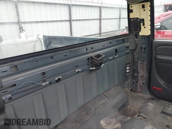 ✅ 2005 Chevrolet Silverado 1500 Work Truck • VIN: 1GCEC14X95Z330927 • Лот: 41565885. Опубликован ранее на IAAI с пробегом Не указан. Бесплатный доступ к архиву аукционных продаж из США и подробный отчёт об истории автомобиля на DreamBid. Изображение 8.