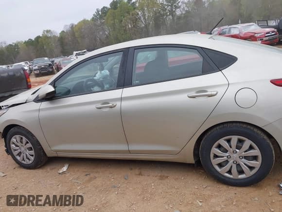 ✅ 2020 Hyundai Accent SE • VIN: 3KPC24A68LE099132 • Lot: 41923649. Wystawiony na IAAI z przebiegiem 100 098 mil. Bezpłatny archiwum sprzedaży aukcyjnych z USA i szczegółowy raport historii pojazdu na DreamBid. Zdjęcie 15.