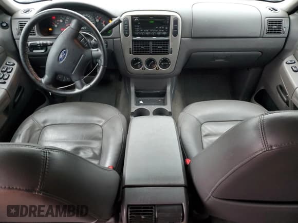 ✅ 2003 Ford Explorer XLT • VIN: 1FMDU73W53ZB15719 • Lot: 91063935. Wystawiony na Copart z przebiegiem 169 419 mil. Bezpłatny archiwum sprzedaży aukcyjnych z USA i szczegółowy raport historii pojazdu na DreamBid. Zdjęcie 8.