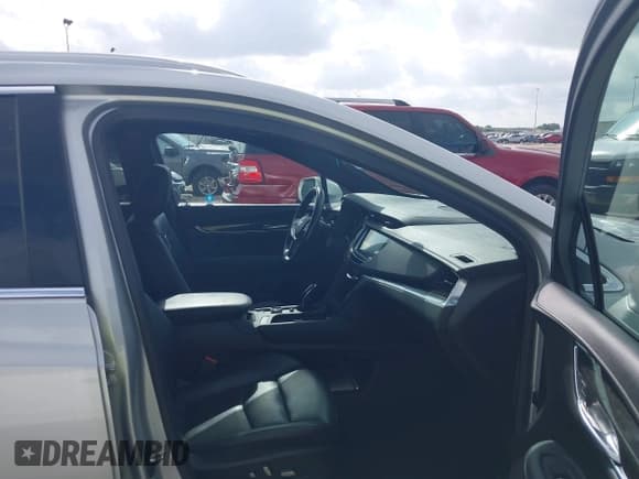 ✅ 2020 Cadillac XT5 Premium Luxury FWD • VIN: 1GYKNCRS6LZ125420 • Lot: 42671283. Wystawiony na IAAI z przebiegiem 72 667 mil. Bezpłatny archiwum sprzedaży aukcyjnych z USA i szczegółowy raport historii pojazdu na DreamBid. Zdjęcie 5.