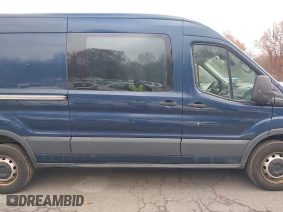 ✅ 2018 Ford Transit Cargo • VIN: 1FTYR2CG2JKA25341 • Lot: 43650452. Wystawiony na IAAI z przebiegiem 118 662 mil. Bezpłatny archiwum sprzedaży aukcyjnych z USA i szczegółowy raport historii pojazdu na DreamBid. Zdjęcie 13.