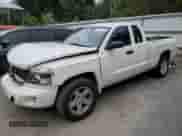 2009 Dodge Dakota Bighorn/Lonestar z VIN 1D7HE32K09S807503, wystawiony jako Copart lot #71681745 z przebiegiem 83 744 mil mil oraz Szkoda całkowita • Salvage title. Historia ofert i sprzedaży dostępna na DreamBid. Obrazek 1.
