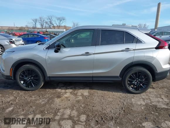 ✅ 2023 Mitsubishi Eclipse Cross LE • VIN: JA4ATVAA0PZ004646 • Lot: 41653975. Wystawiony na IAAI z przebiegiem 27 272 mil. Bezpłatny archiwum sprzedaży aukcyjnych z USA i szczegółowy raport historii pojazdu na DreamBid. Zdjęcie 14.