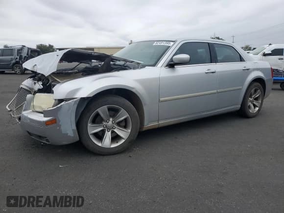 ✅ 2007 Chrysler 300 Touring • VIN: 2C3KA53G07H828054 • Lot: 82491395. Listed on Copart with 181,498 mi. Free auction sales archive from the USA and detailed vehicle history report at DreamBid. Image 1.