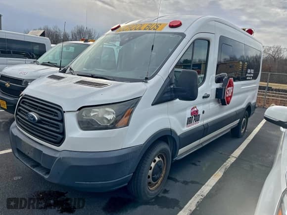 ✅ 2016 Ford Transit Cargo • VIN: 1FTYR2CM5GKA32959 • Lot: 96002725. Wystawiony na Copart z przebiegiem 265 344 mil. Bezpłatny archiwum sprzedaży aukcyjnych z USA i szczegółowy raport historii pojazdu na DreamBid. Zdjęcie 2.