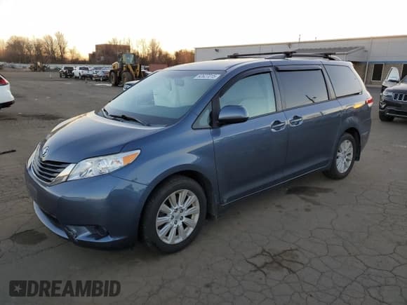 ✅ 2013 Toyota Sienna LE • VIN: 5TDJK3DC7DS061062 • Lot: 92627015. Listed on Copart with 159,951 mi. Free auction sales archive from the USA and detailed vehicle history report at DreamBid. Image 1.
