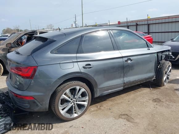✅ 2023 Audi Q5 Sportback S line Premium Plus • VIN: WA15AAFYXP2086576 • Лот: 41677888. Опубликован ранее на IAAI с пробегом 27 433 миль. Бесплатный доступ к архиву аукционных продаж из США и подробный отчёт об истории автомобиля на DreamBid. Изображение 4.