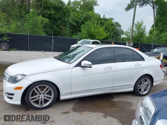 ✅ 2013 Mercedes-Benz C 300 Sport • VIN: WDDGF8AB9DR278169 • Lot: 42818445. Listed on IAAI with 145,311 mi. Free auction sales archive from the USA and detailed vehicle history report at DreamBid. Image 14.