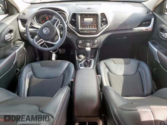 ✅ 2017 Jeep Cherokee L Plus Pkg • VIN: 1C4PJMBS8HW631962 • Лот: 64601905. Опубликован ранее на Copart с пробегом 55 884 миль. Бесплатный доступ к архиву аукционных продаж из США и подробный отчёт об истории автомобиля на DreamBid. Изображение 8.