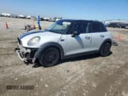 ✅ 2017 MINI Hardtop 4 Door Cooper • VIN: WMWXU1C58H2E18855 • Лот: 70863095. Опубликован ранее на Copart с пробегом 62 083 миль. Бесплатный доступ к архиву аукционных продаж из США и подробный отчёт об истории автомобиля на DreamBid. Изображение 1.