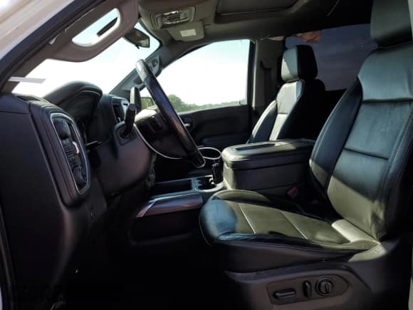 ✅ 2019 Chevrolet Silverado 1500 RST • VIN: 3GCUYEEDXKG104609 • Lot: 82207585. Wystawiony na Copart z przebiegiem 142 831 mil. Bezpłatny archiwum sprzedaży aukcyjnych z USA i szczegółowy raport historii pojazdu na DreamBid. Zdjęcie 7.