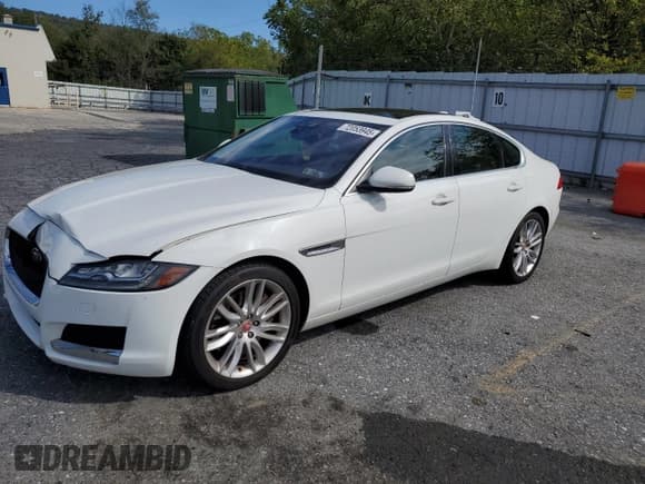 ✅ 2016 Jaguar XF 35t Prestige • VIN: SAJBK4BV4GCY15413 • Лот: 72053945. Опубликован ранее на Copart с пробегом 99 381 миль. Бесплатный доступ к архиву аукционных продаж из США и подробный отчёт об истории автомобиля на DreamBid. Изображение 1.