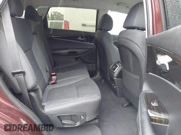 ✅ 2020 Kia Sorento L • VIN: 5XYPG4A33LG643547 • Лот: 43731970. Опубликован ранее на IAAI с пробегом 60 678 миль. Бесплатный доступ к архиву аукционных продаж из США и подробный отчёт об истории автомобиля на DreamBid. Изображение 8.