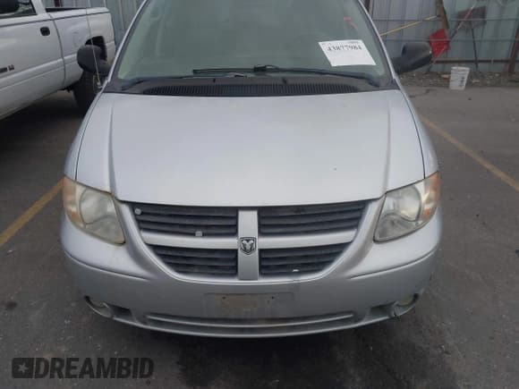 ✅ 2005 Dodge Caravan SXT • VIN: 2D4GP44LX5R335000 • Lot: 43877984. Wystawiony na IAAI z przebiegiem 231 874 mil. Bezpłatny archiwum sprzedaży aukcyjnych z USA i szczegółowy raport historii pojazdu na DreamBid. Zdjęcie 6.