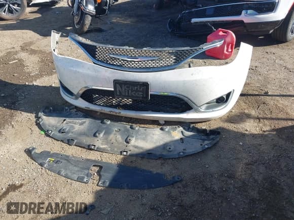 ✅ 2017 Chrysler Pacifica Touring L • VIN: 2C4RC1BG0HR803147 • Лот: 43569666. Опубликован ранее на IAAI с пробегом 225 908 миль. Бесплатный доступ к архиву аукционных продаж из США и подробный отчёт об истории автомобиля на DreamBid. Изображение 12.