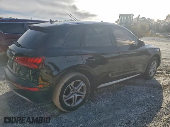 ✅ 2018 Audi Q5 Premium • VIN: WA1ANAFY7J2127661 • Лот: 94580255. Опубликован ранее на Copart с пробегом 167 851 миль. Бесплатный доступ к архиву аукционных продаж из США и подробный отчёт об истории автомобиля на DreamBid. Изображение 3.