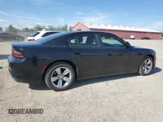 2015 Dodge Charger SXT z VIN 2C3CDXHGXFH811793, wystawiony jako Copart lot #70275445 z przebiegiem 159 640 mil mil oraz Czysty tytuł • Clean title. Historia ofert i sprzedaży dostępna na DreamBid. Obrazek 3.