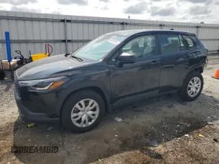 ✅ 2023 Toyota Corolla Cross L • VIN: 7MUAAABG1PV057404 • Lot: 68169795. Wystawiony na Copart z przebiegiem 7 770 mil. Bezpłatny archiwum sprzedaży aukcyjnych z USA i szczegółowy raport historii pojazdu na DreamBid. Zdjęcie 1.