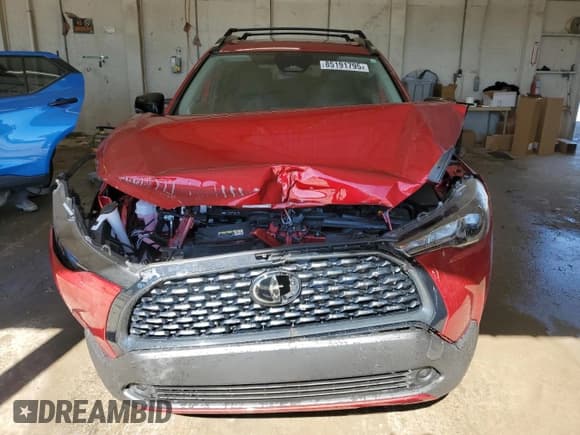 ✅ 2025 Toyota Corolla Cross LE • VIN: 7MUBAABG5SV137916 • Lot: 85191795. Wystawiony na Copart z przebiegiem 6 120 mil. Bezpłatny archiwum sprzedaży aukcyjnych z USA i szczegółowy raport historii pojazdu na DreamBid. Zdjęcie 5.