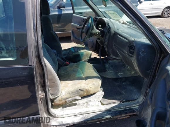 ✅ 2000 Chevrolet S-10 LS • VIN: 1GCCS19W9YK298908 • Лот: 42791003. Опубликован ранее на IAAI с пробегом Не указан. Бесплатный доступ к архиву аукционных продаж из США и подробный отчёт об истории автомобиля на DreamBid. Изображение 5.