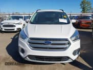 ✅ 2017 Ford Escape SE • VIN: 1FMCU0G98HUE71867 • Lot: 43479509. Wystawiony na IAAI z przebiegiem 73 687 mil. Bezpłatny archiwum sprzedaży aukcyjnych z USA i szczegółowy raport historii pojazdu na DreamBid. Zdjęcie 12.
